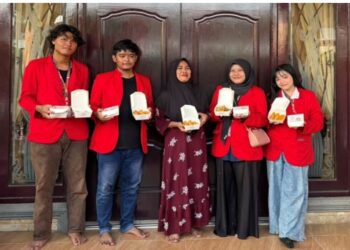 Dukung Pengembangan UMKM, Mahasiswa KKN UNTAG Surabaya Gelar Pelatihan Produk Olahan Tanpa Oven
