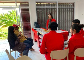 Dari Buku Besar ke Layar Website: Catatan dari Pengabdian di Desa Sidokumpul
