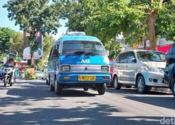 Bukan Angkot yang Lambat, Cara Pandang Kitalah yang Tertinggal