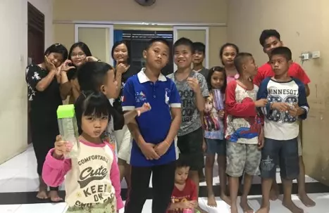 Menumbuhkan Minat Belajar Bahasa Inggris Anak Lewat Pelaksanaan PKL 2 di LKSA anak Gembira